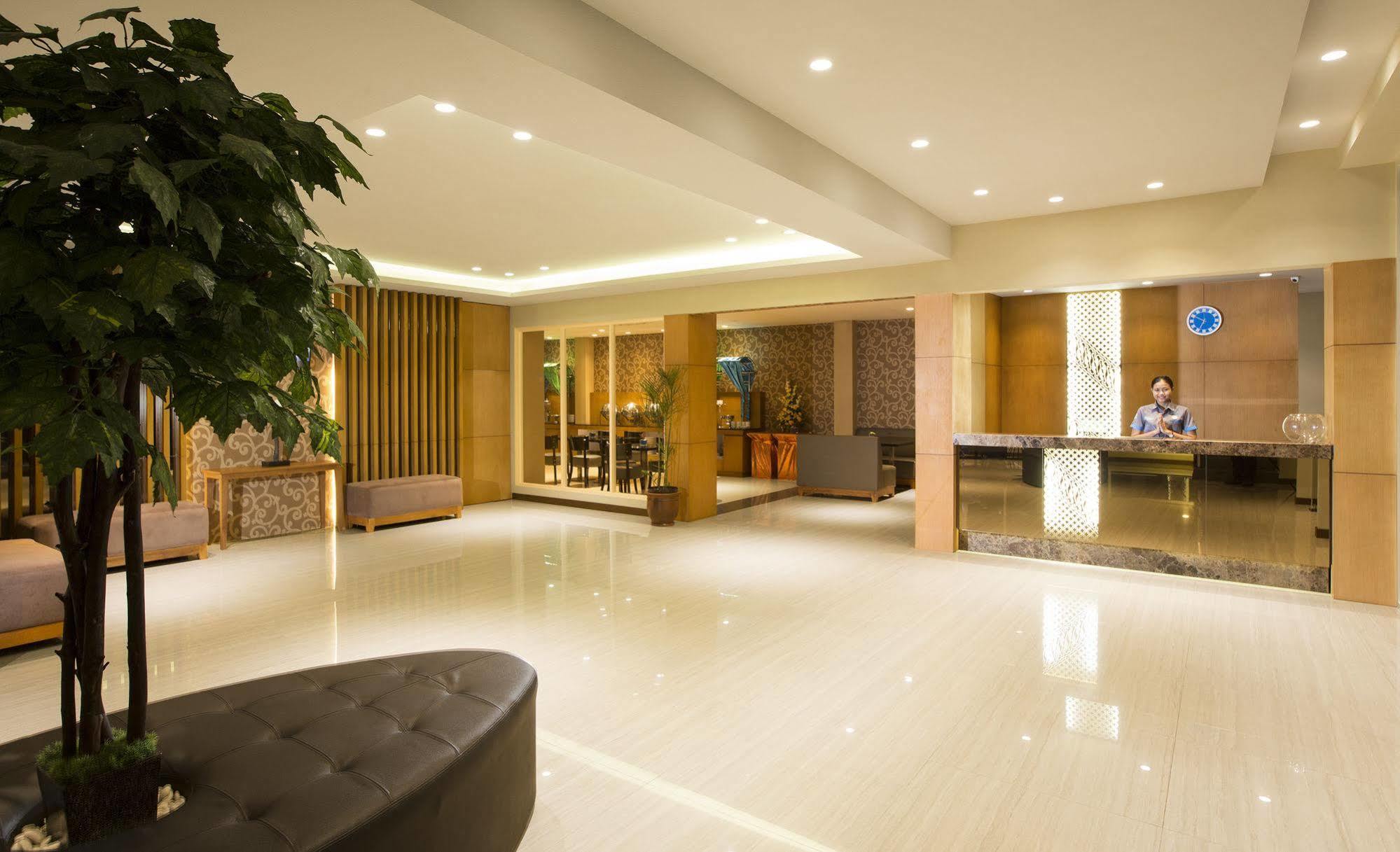 Aveon Express Hotel By Daphna International Jogyakarta Zewnętrze zdjęcie